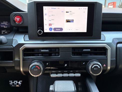 Used 2025 Toyota Tacoma TRD Sport AWD/4WD image 19