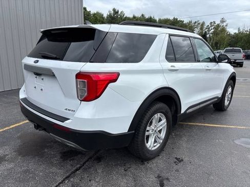 Used 2023 Ford Explorer XLT AWD/4WD image 3