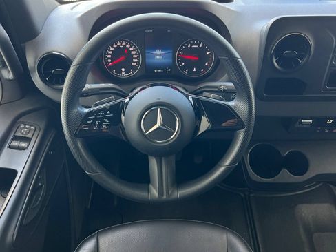 Used 2025 Mercedes-Benz Sprinter 2500 image 15