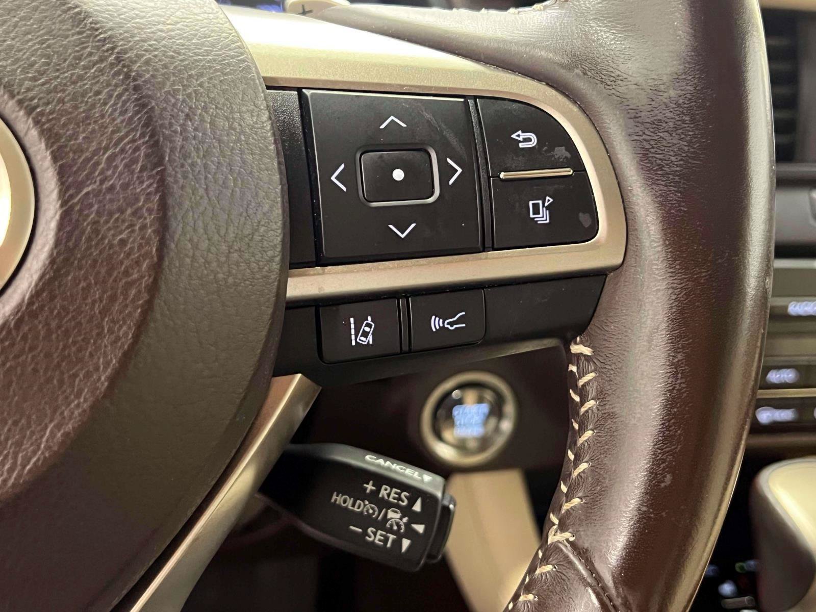 Used 2020 Lexus RX 350L Premium w/ Premium Package AWD/4WD image 22
