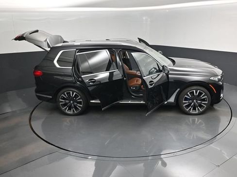 Used 2022 BMW X7 xDrive40i w/ Executive Package AWD/4WD image 18