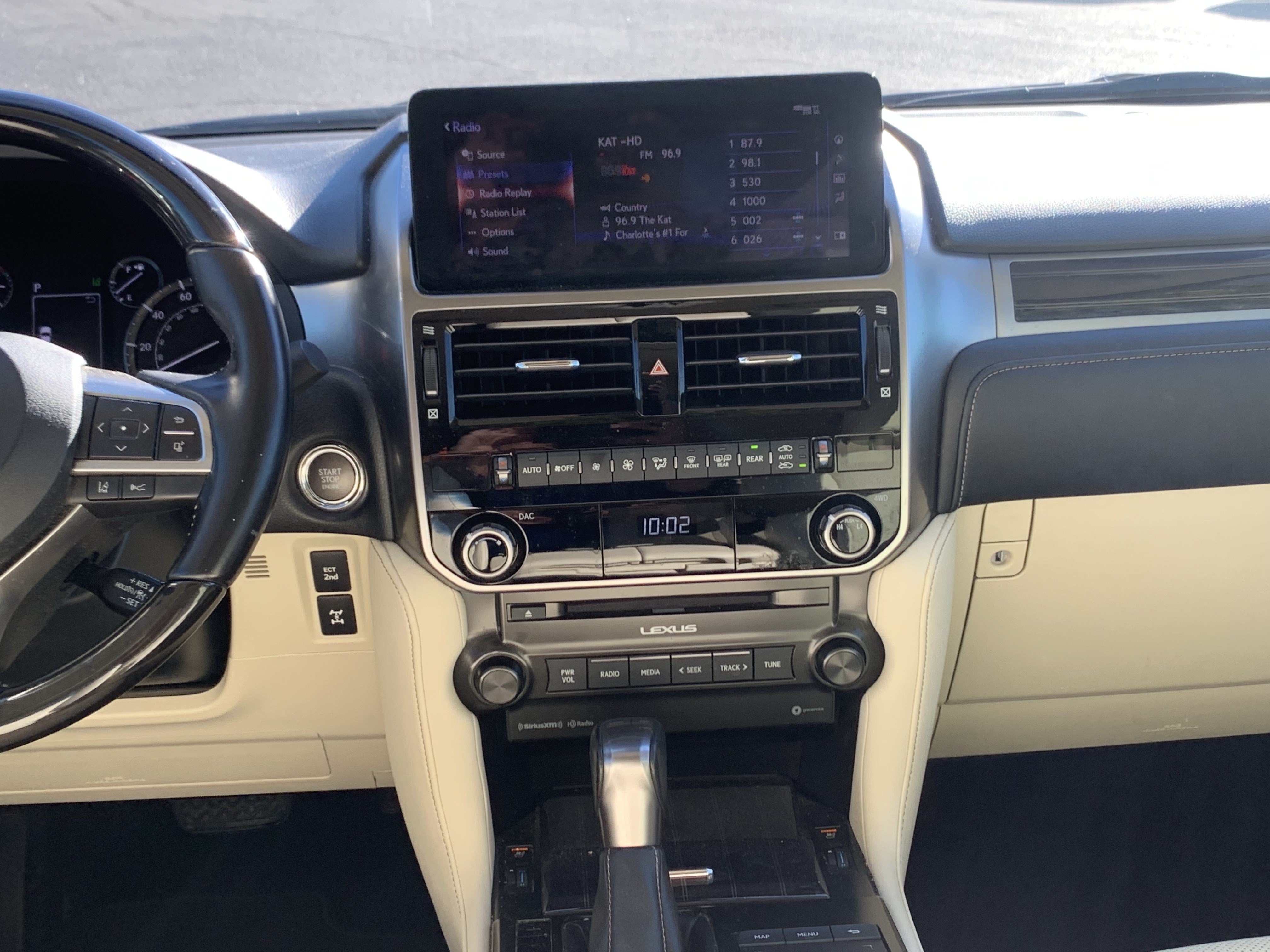 Used 2022 Lexus GX 460 Premium w/ Premium Package AWD/4WD image 31
