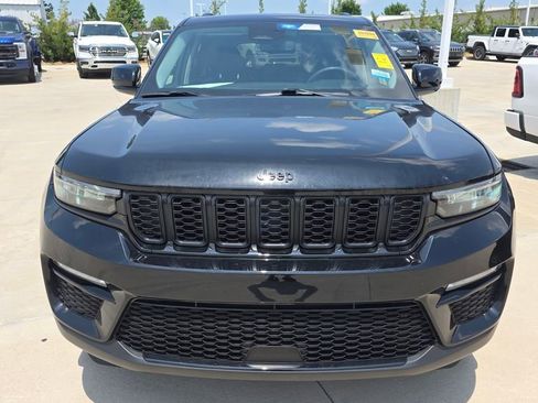 Used 2023 Jeep Grand Cherokee Limited w/ Black Appearance Package AWD/4WD image 8