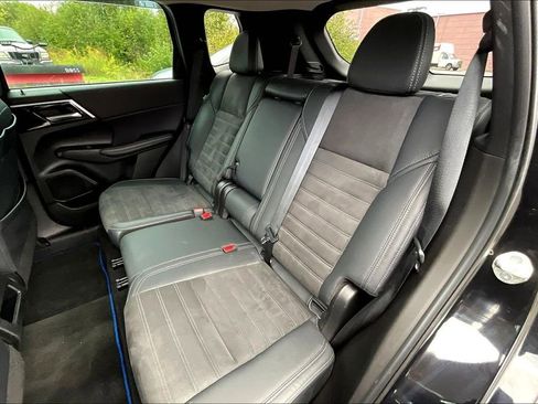 Used 2023 Mitsubishi Outlander SE image 24