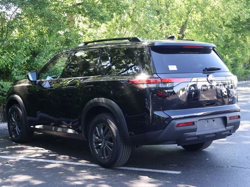Used 2024 Nissan Pathfinder SV FWD image 5