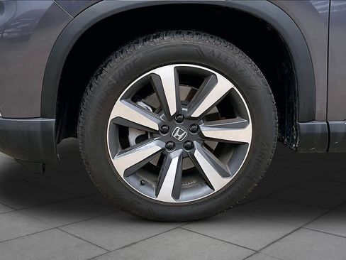 Certified 2025 Honda Pilot Touring image 11