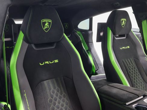 Used 2024 Lamborghini Urus Performante AWD/4WD image 40