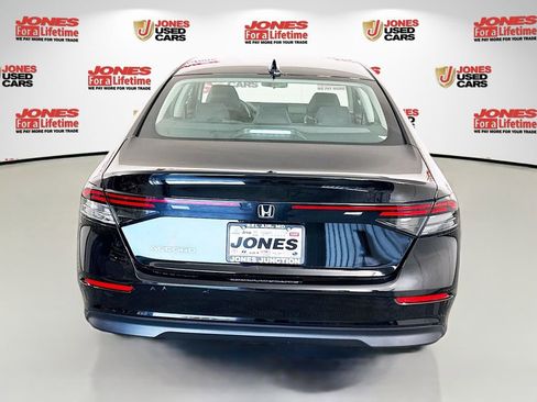 Used 2025 Honda Accord SE image 15