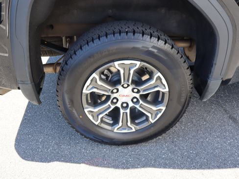 Used 2025 GMC Sierra 1500 SLT AWD/4WD image 36