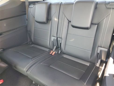 Used 2023 Volkswagen Atlas SE image 28