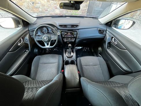 Used 2019 Nissan Rogue SV AWD/4WD image 14