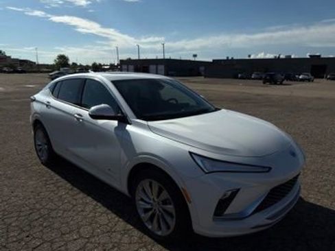 Used 2024 Buick Envista Avenir FWD image 2