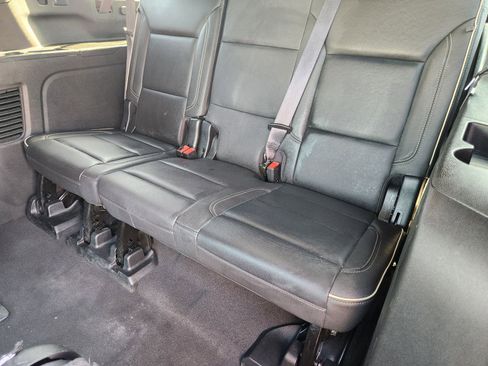 Used 2023 Chevrolet Suburban Premier image 32