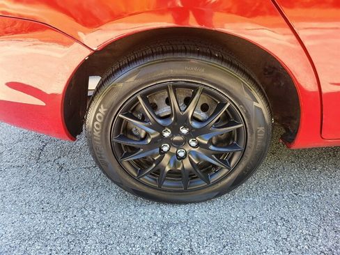 Used 2006 Toyota Matrix XR image 25