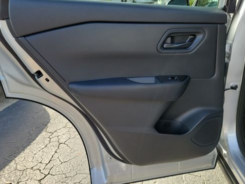 Certified 2025 Nissan Rogue S FWD image 8