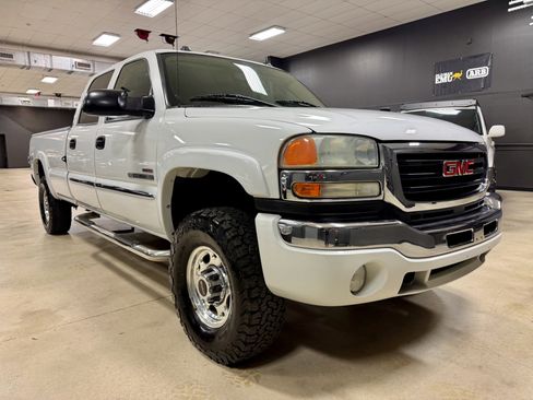 Used 2004 GMC Sierra 2500 SLT w/ Heavy-Duty Power Package image 4