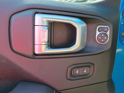 Used 2022 Jeep Wrangler Unlimited Sahara image 16