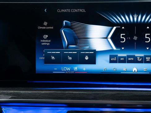 Used 2024 BMW 750e xDrive image 14