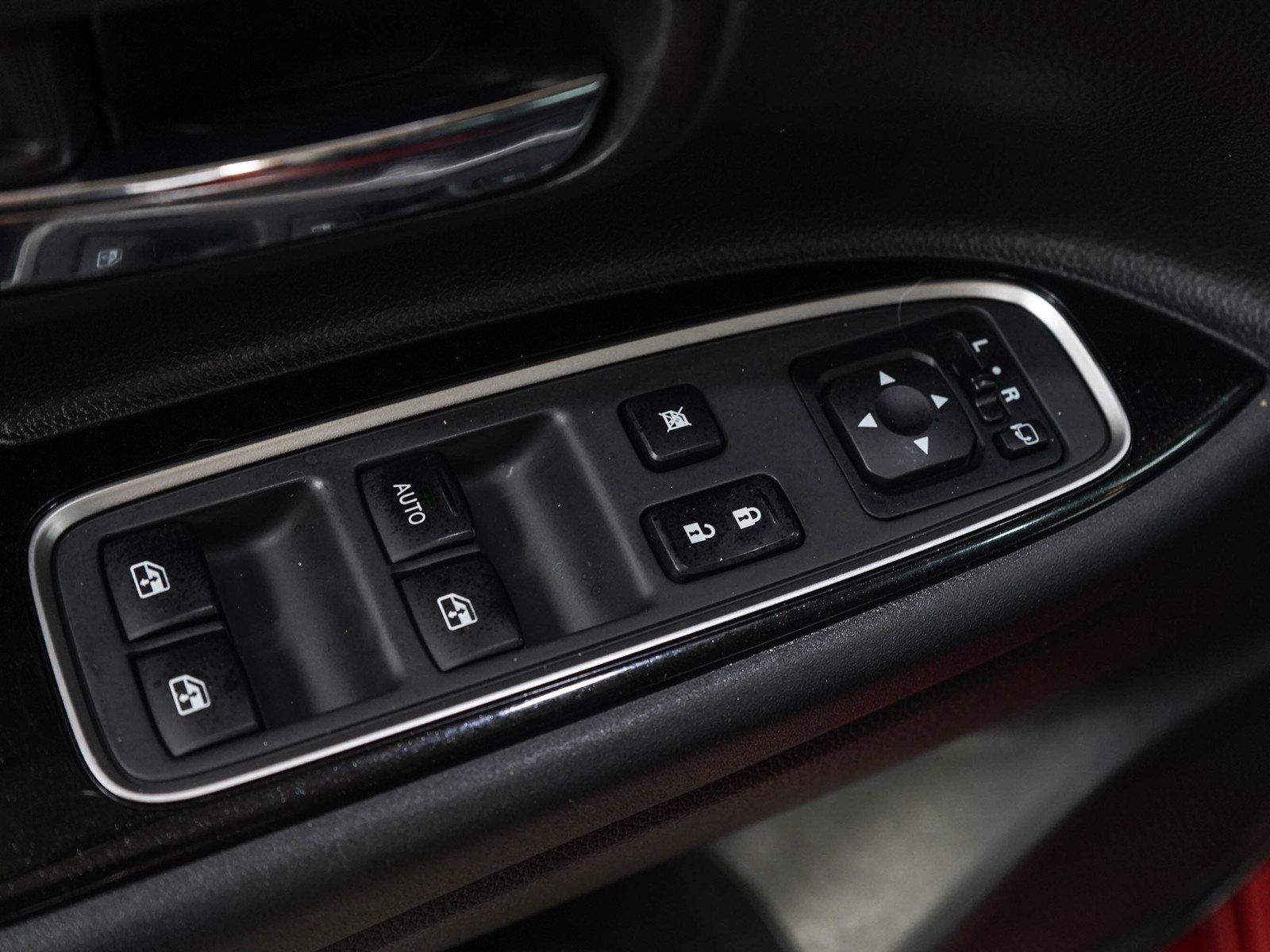 Used 2018 Mitsubishi Outlander 4WD Plug-In Hybrid image 21
