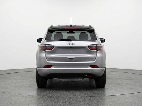 Used 2025 Jeep Compass Trailhawk image 7