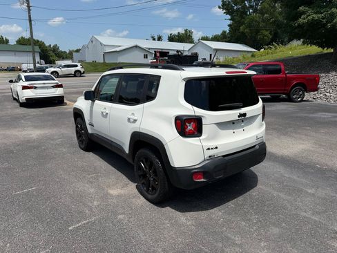 Used 2017 Jeep Renegade Altitude AWD/4WD image 3