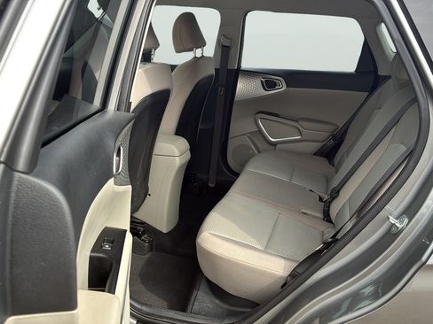 Used 2023 Kia Soul LX w/ LX Technology Package FWD image 16