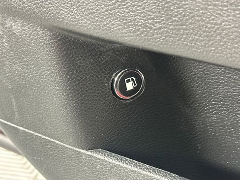 Used 2018 Chrysler 300 Limited w/ Safetytec Plus Group image 20