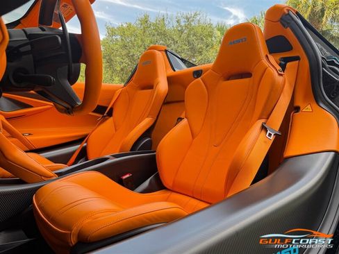 Used 2022 McLaren 765LT RWD image 25