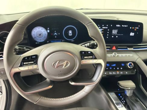 Certified 2025 Hyundai Elantra SEL FWD image 15