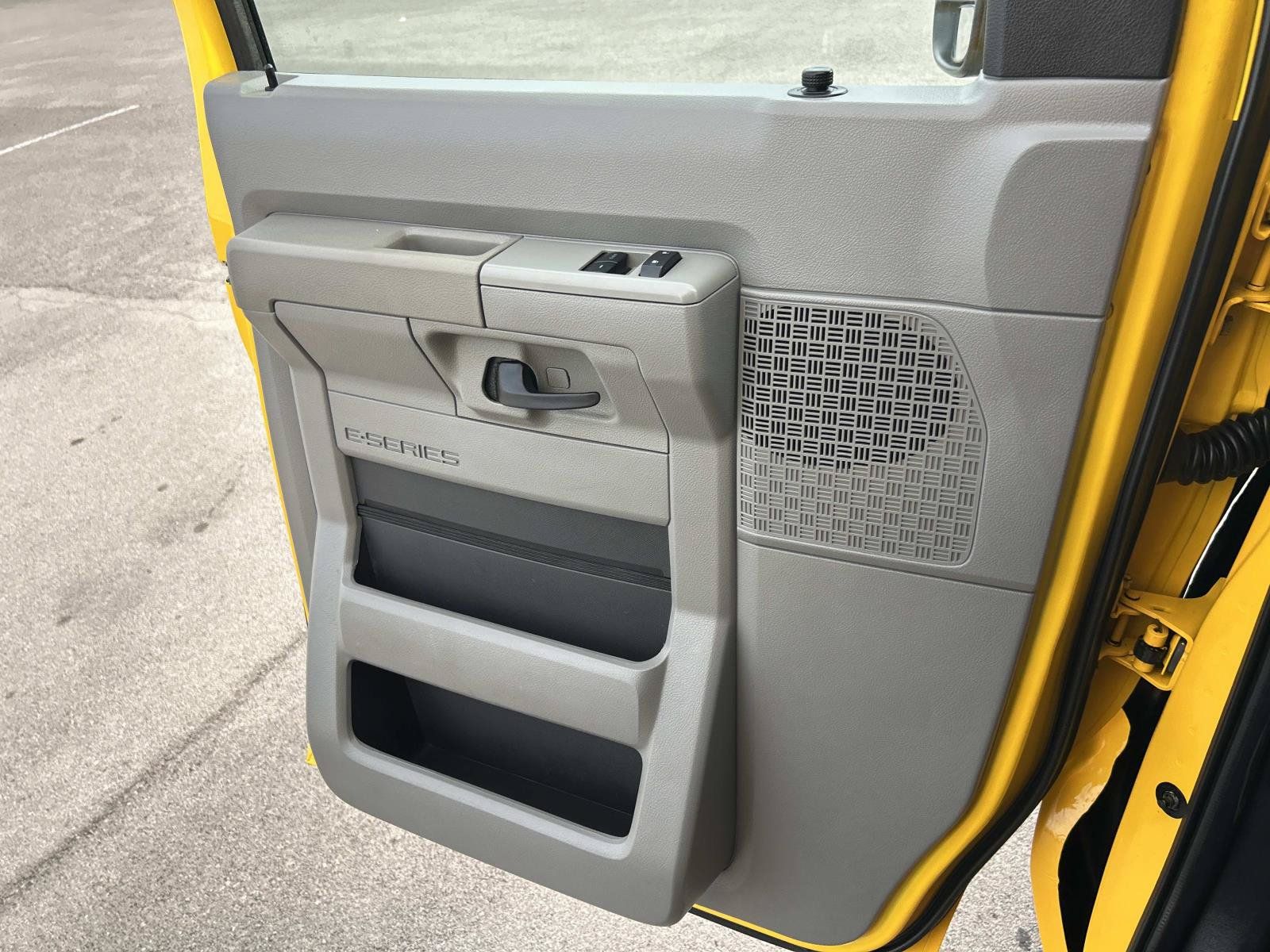 Used 2022 Ford E-350 and Econoline 350 Super Duty RWD image 30