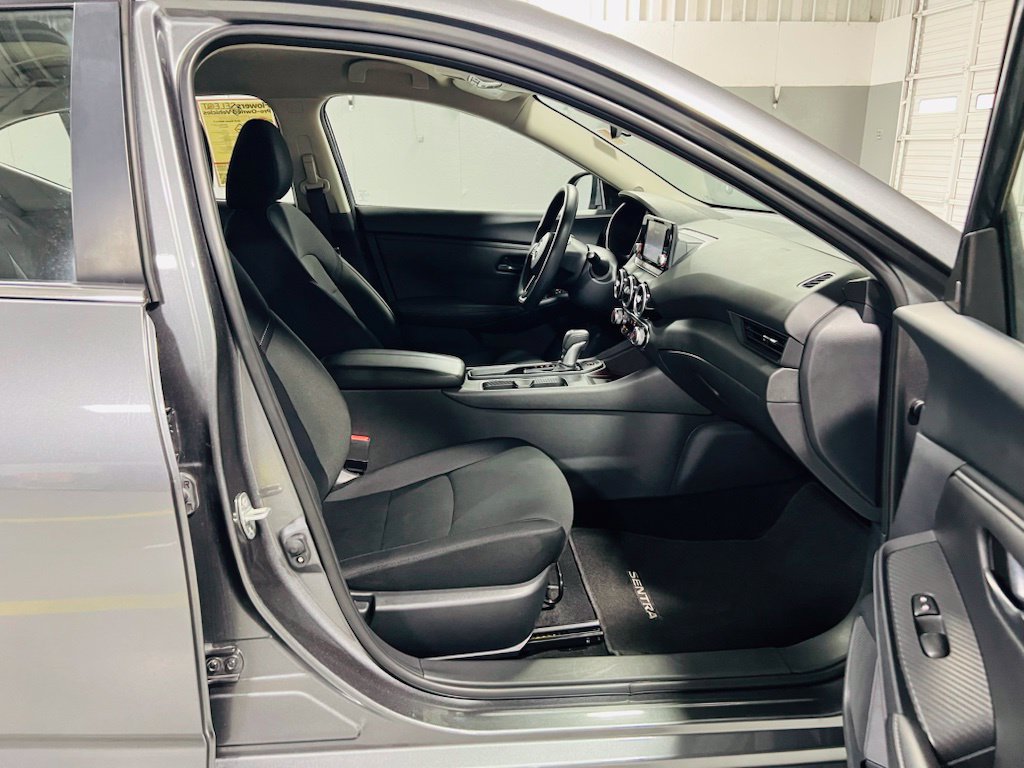 Used 2025 Nissan Sentra S FWD image 31