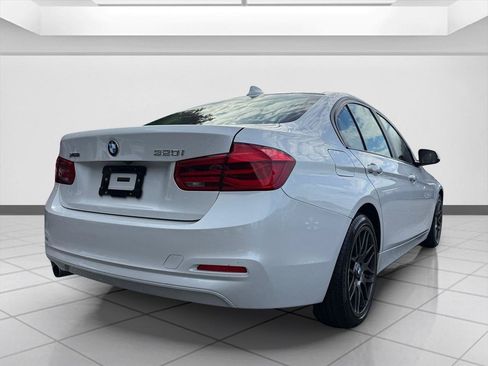 Used 2018 BMW 320i xDrive Sedan AWD/4WD image 5