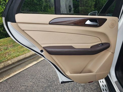 Used 2018 Mercedes-Benz GLE 350 w/ Premium 1 Package image 36