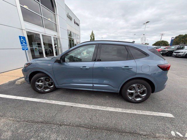 Used 2024 Ford Escape ST-Line w/ Tech Pack #1 FWD image 3