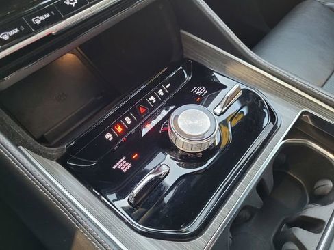 Certified 2024 Jeep Wagoneer Series III image 12