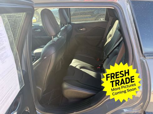 Used 2023 Jeep Cherokee Altitude Lux image 8