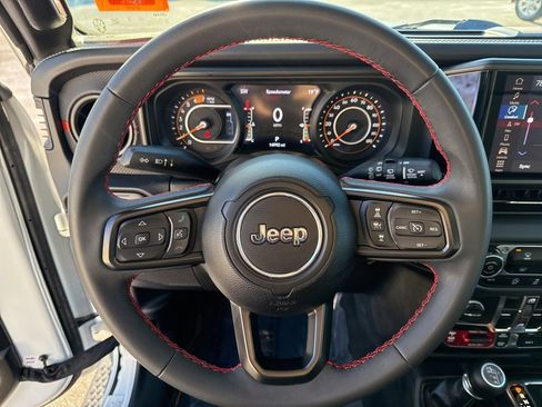 Certified 2024 Jeep Wrangler Unlimited Rubicon w/ Technology Group image 13