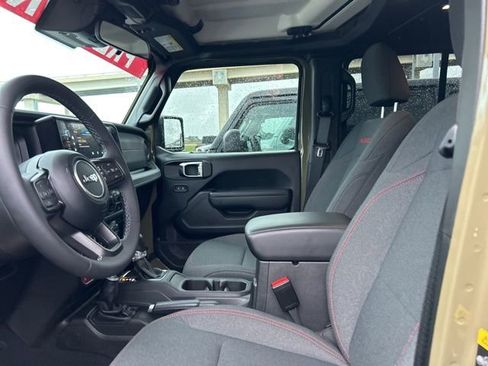 Used 2025 Jeep Gladiator Rubicon image 31