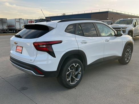 Used 2025 Chevrolet Trax LT image 6