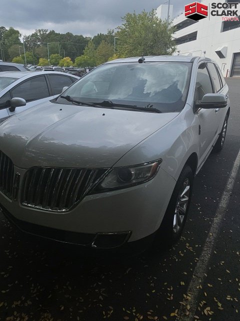 Used 2015 Lincoln MKX FWD w/ Equipment Group 101A image 2