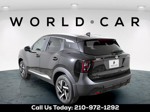 Used 2025 Nissan Kicks SV w/ SV Premium Package FWD image 6
