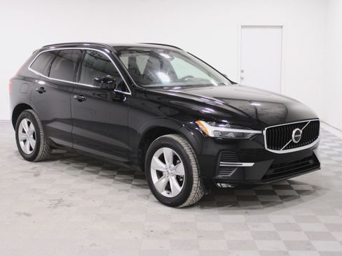 Used 2022 Volvo XC60 B5 Momentum image 1