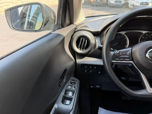 Used 2021 Nissan Kicks S FWD image 17
