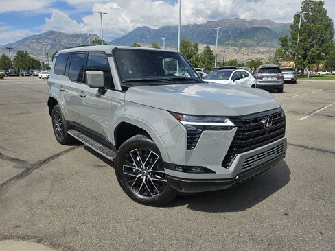 Used 2026 Lexus GX 550 w/ Accessory Package (2T) AWD/4WD image 3