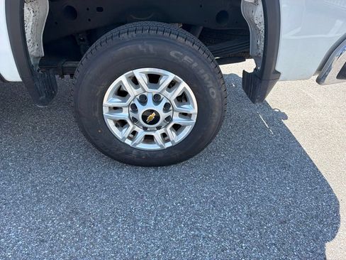 Used 2025 Chevrolet Silverado 2500 LT w/ Convenience Package AWD/4WD image 9