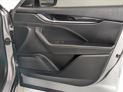 Used 2018 Maserati Levante image 23