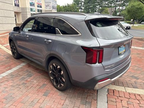 Used 2025 Kia Sorento EX w/ Panoramic Sunroof Package FWD image 5
