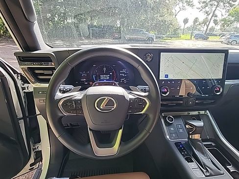 Used 2024 Lexus GX 550 w/ Accessory Package (2T) AWD/4WD image 6