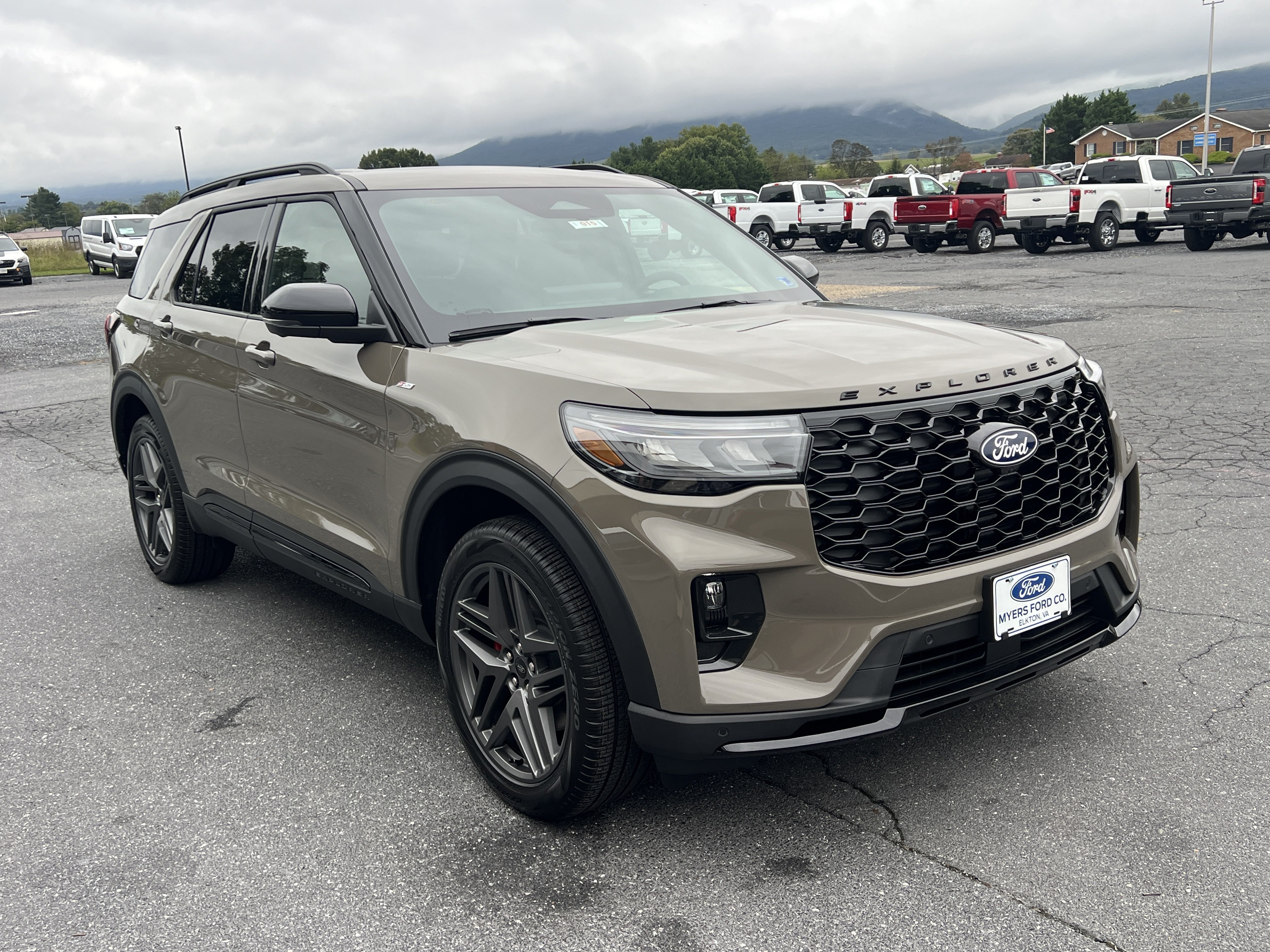 New 2027 Ford Explorer ST-Line w/ Premium Package AWD/4WD image 4