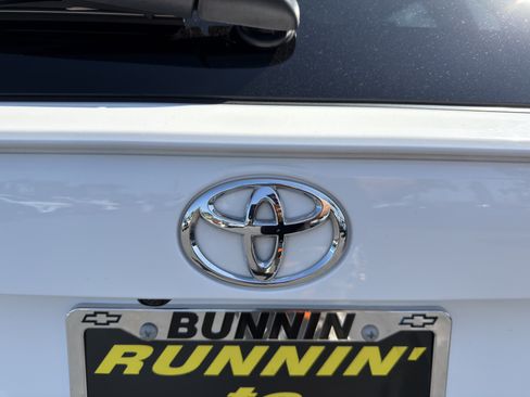 Used 2025 Toyota RAV4 XLE FWD image 39